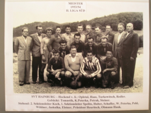 Mannschaftsfotos-Meistermannschaft 1953/1954-FK HAINBURG TEGMEN-BAU